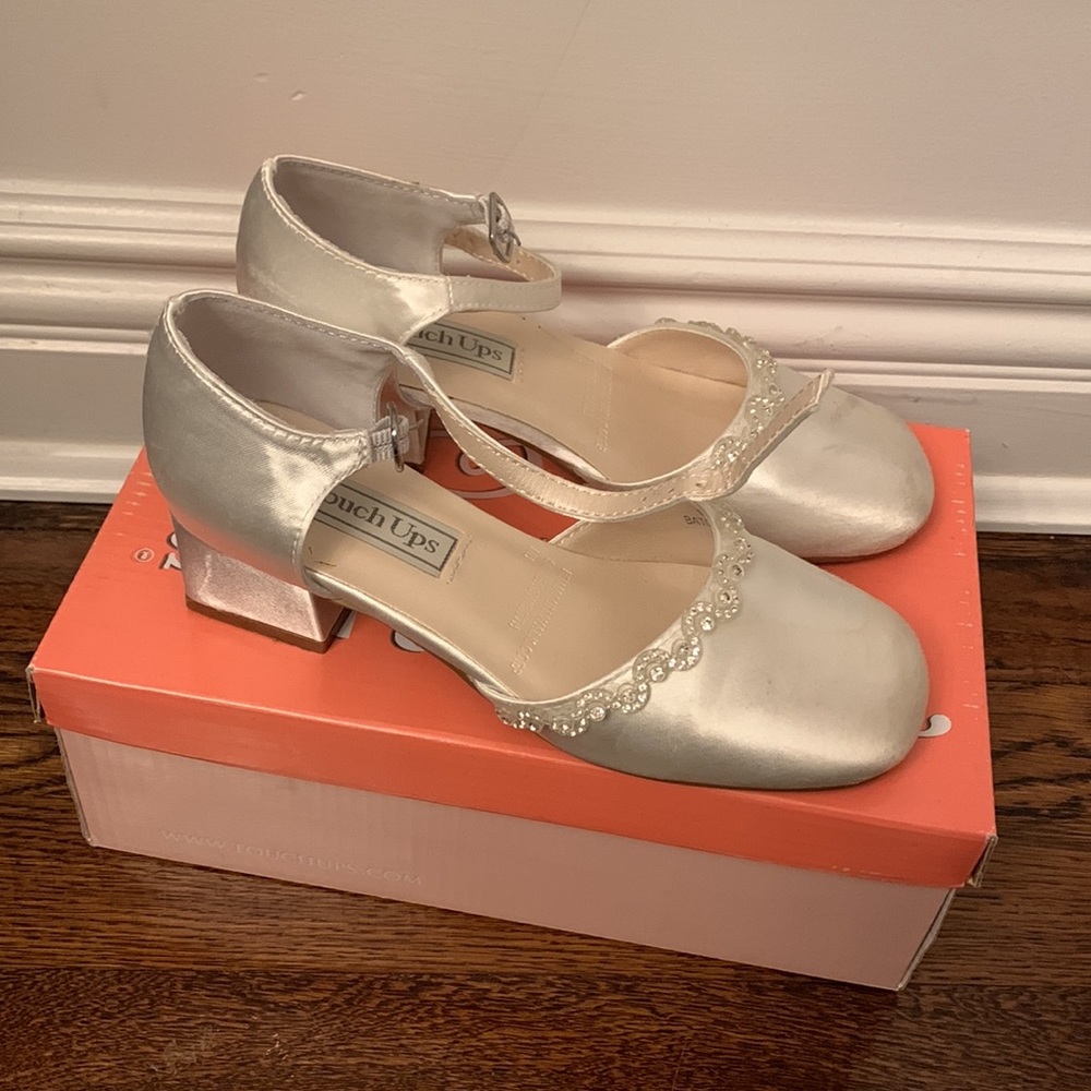 Touch Ups by Benjamin Walk White Mary Jane Shoes - Picture 4 of 8
